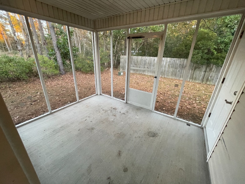 Building Photo - 1404 Old Folkstone Rd