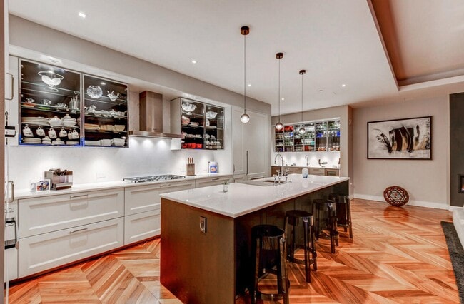 Building Photo - 300 International Drive