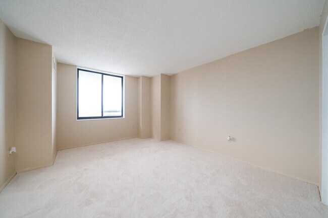 Building Photo - 232 Harmon Cove Tower