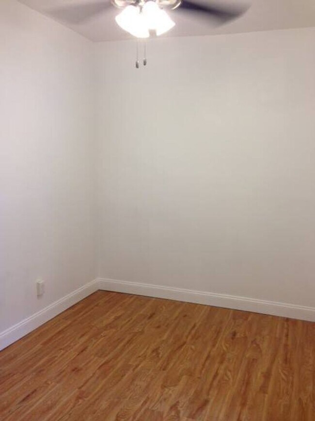 Building Photo - Beautiful 3 bed, 1 bath luxury apartment South Side Flats