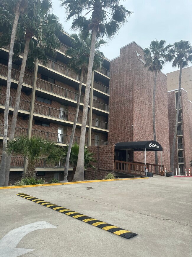 Building Photo - 4334 Ocean Dr