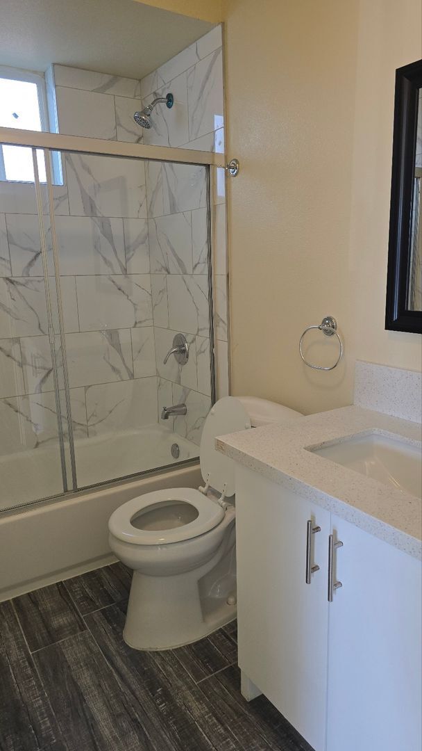 Building Photo - All Bed& Bath at 1st ,2 car Assigned Parking Space at back with access alley,tile &laminate floor...