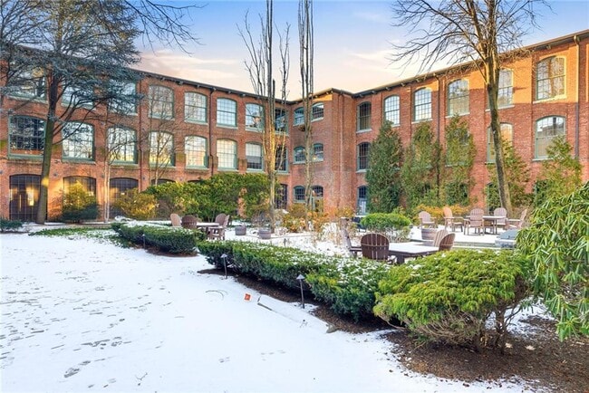 Building Photo - 555 S Water St