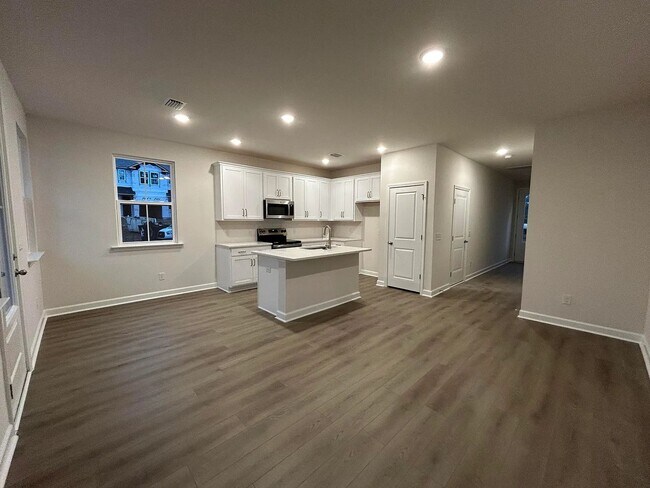 Building Photo - 3 Bedroom 2.5 Bathroom Townhouse in Windward Village - Summerville
