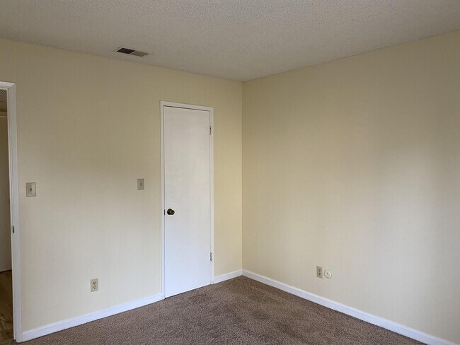 Building Photo - 1313 Floyd Ave