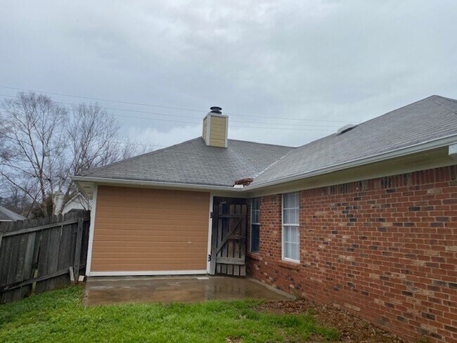 Building Photo - 3 Bed/2 Bath house for rent in Barnett Bend- Flowood