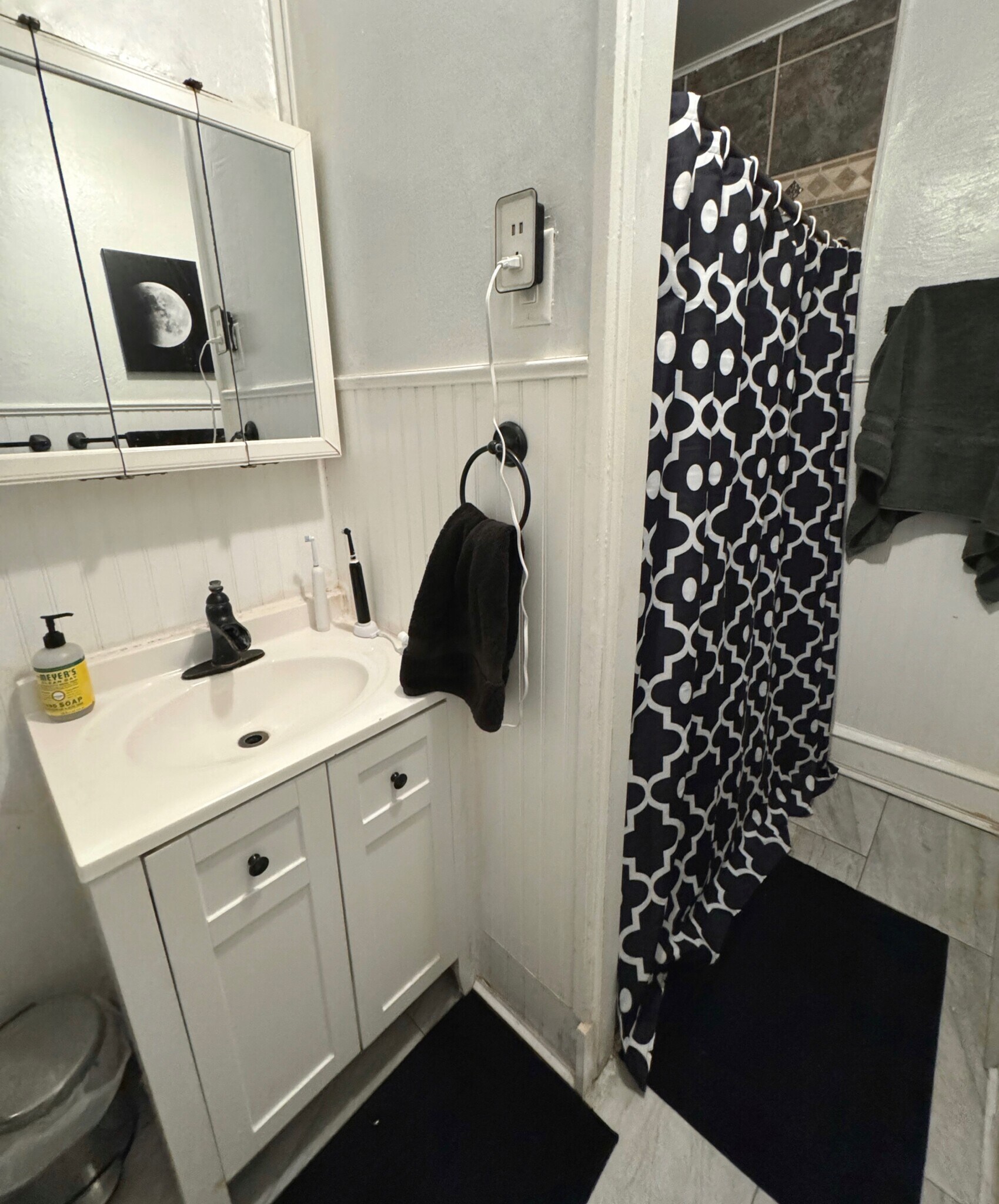 Building Photo - 245 Pensdale St