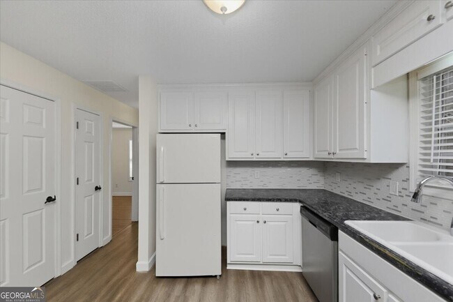 Building Photo - 2515 Lakeview Trail