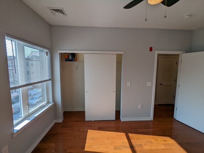 Building Photo - 411 N 41st St