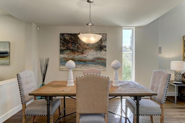 Building Photo - Exceptional End-Unit Townhome in Sterling Park – Palo Alto Living at Its Best!