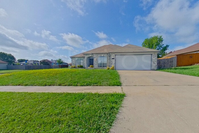 Primary Photo - 4914 Glenoak Dr