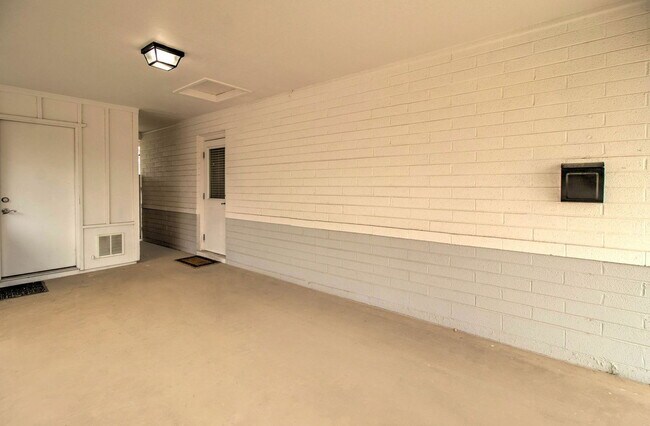 Building Photo - 126 E Fillmore St