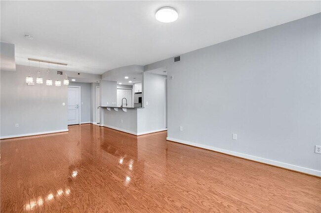 Building Photo - 3338 Peachtree Rd NE