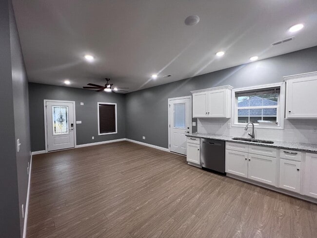 Building Photo - 235 Guthrie Dr