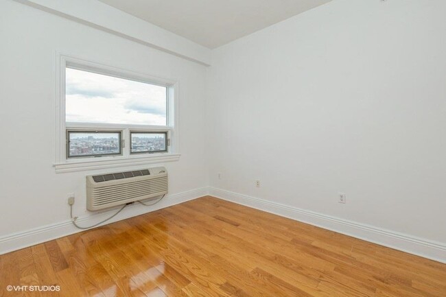 Building Photo - 809-815 22nd St