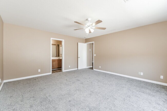 Building Photo - 527 N Bailey Cir