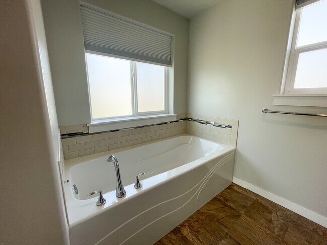 Building Photo - 11473 Baserri Dr