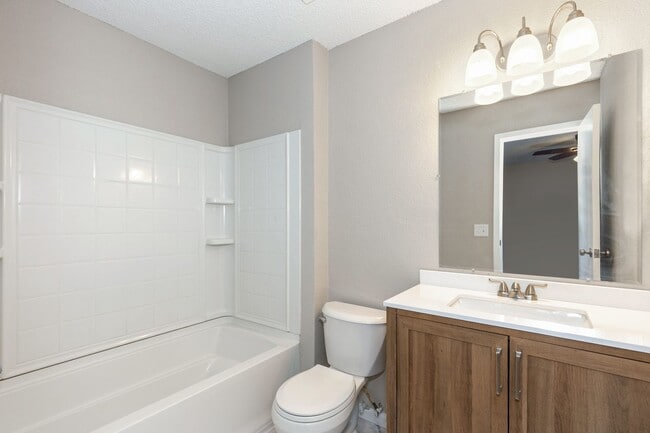 Building Photo - Don’t miss out on this beautiful 3 bedroom, 2 bath home in Bel Aire!