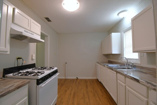 Building Photo - 1306 S Glenwood Blvd
