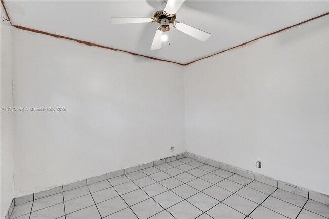 Building Photo - 5551 SW 57th St