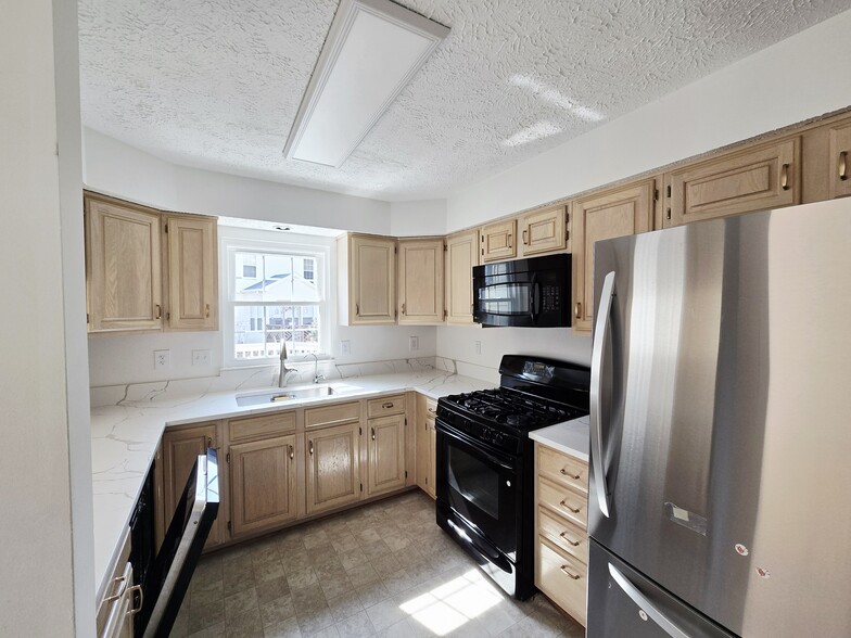 Building Photo - 18636 Clovercrest Cir