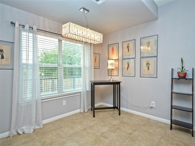 Building Photo - 219 Valley Oaks Loop