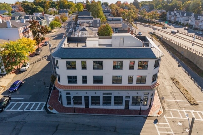 Building Photo - 6 Market St