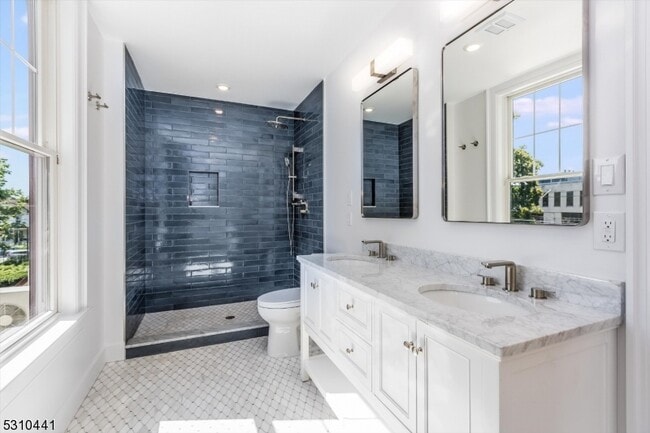 Building Photo - 63 Park St