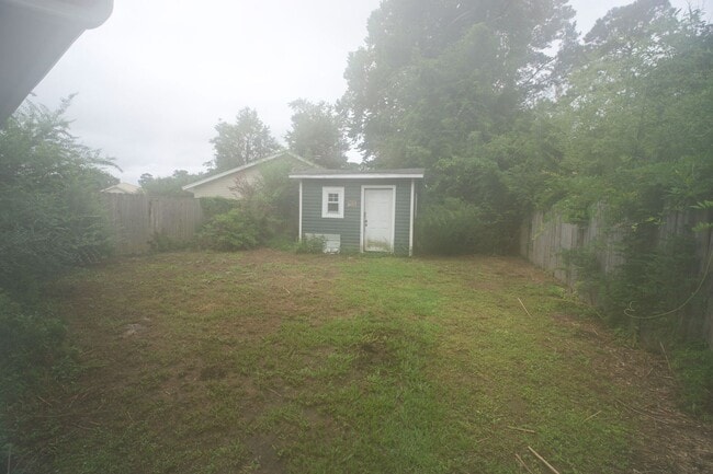 Building Photo - 200 N Willow Ln