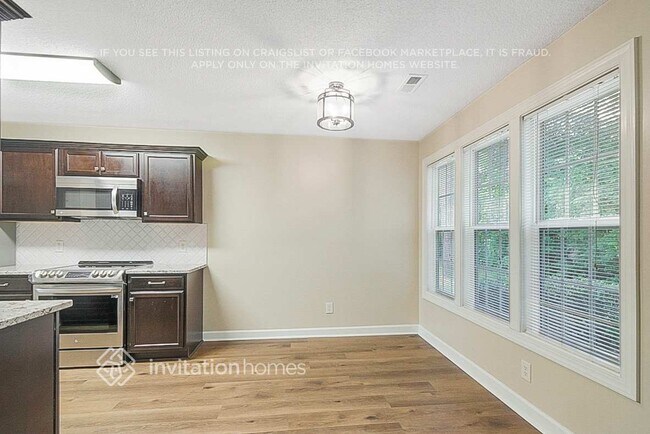 Building Photo - 45 Dawn Ave