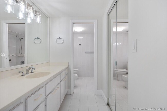 Building Photo - 6901 Edgewater Dr