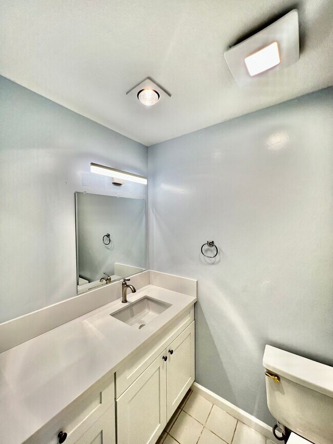 Building Photo - Newly remodeled 4B/2BA house w/ large back...