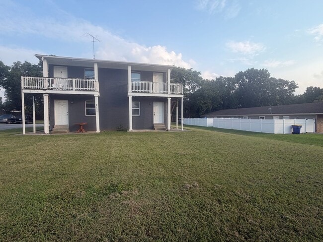 Building Photo - 2132 Rock Creek Dr