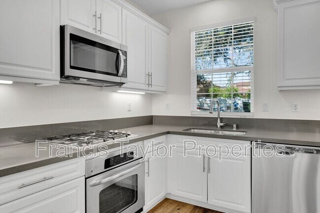 Building Photo - 3615 Glen Ave