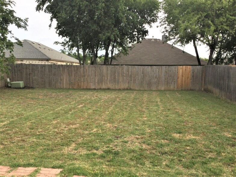 Building Photo - 923 Plumeria Dr