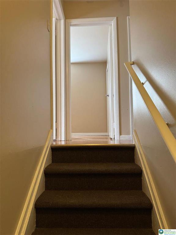 Building Photo - 1538 E 8th St