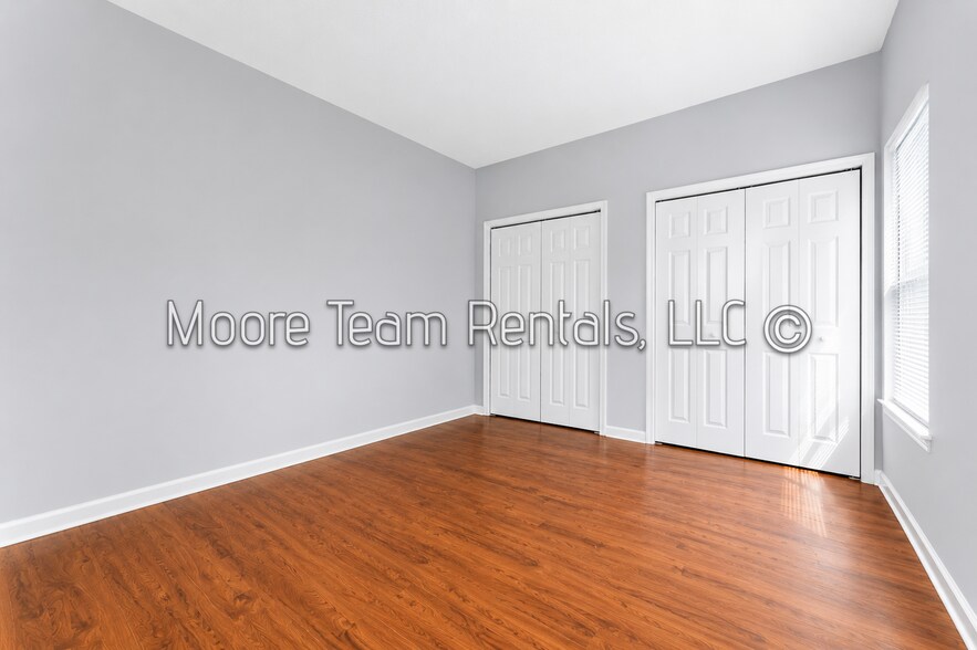 Building Photo - 250 Highland Golf Dr