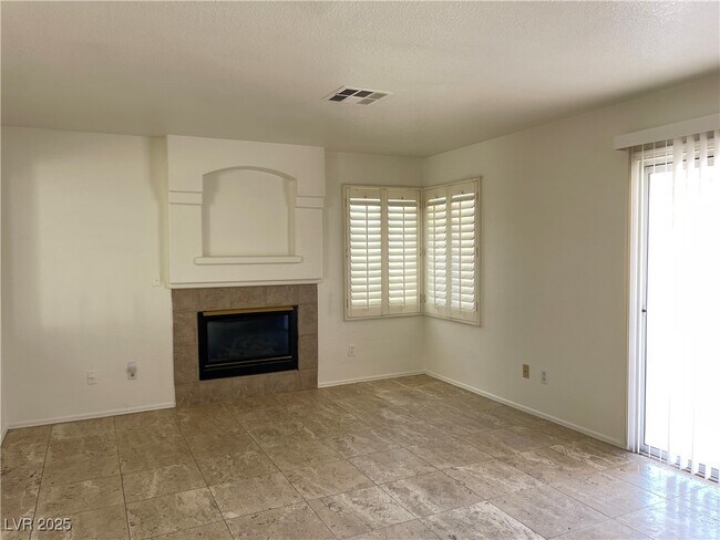 Building Photo - 4364 Mesa Hill Dr