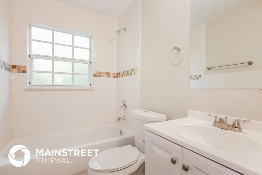 Building Photo - 1018 Card St E