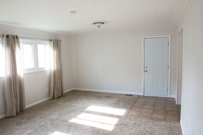 Building Photo - 1242 Genesee Ave