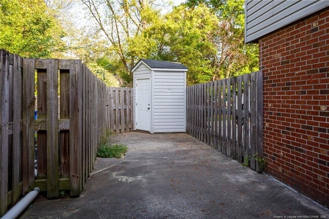 Building Photo - 1228 Woodland Dr