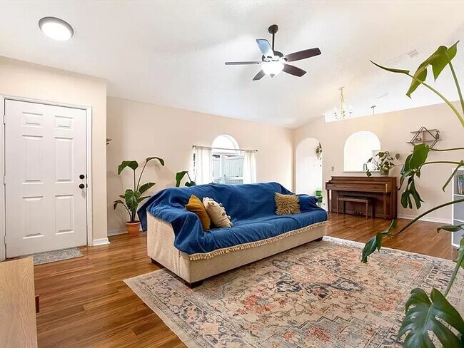 Building Photo - 10534 Opus Dr