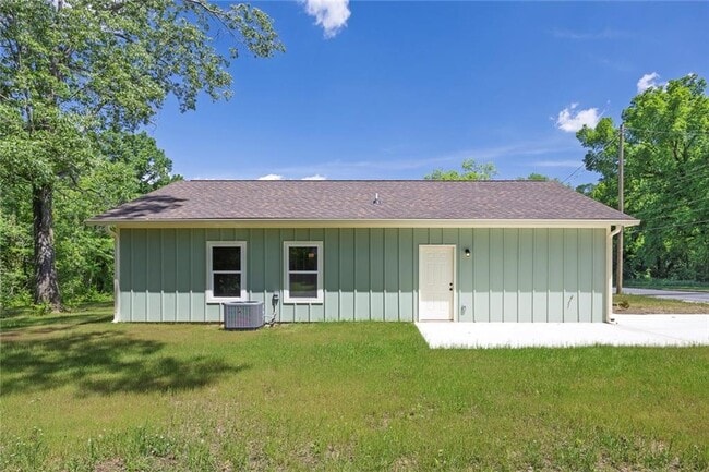 Building Photo - 411 Hardy Ave SW