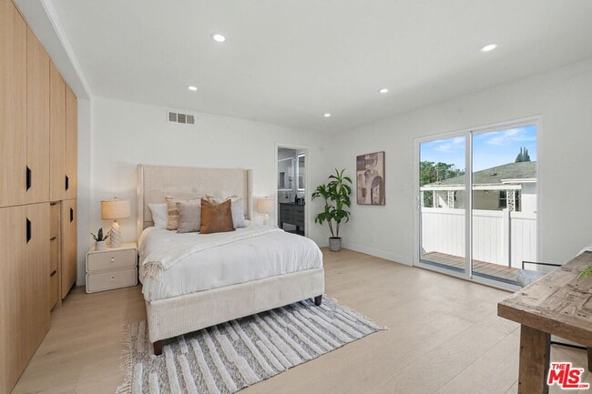 Building Photo - 2831 Overland Ave