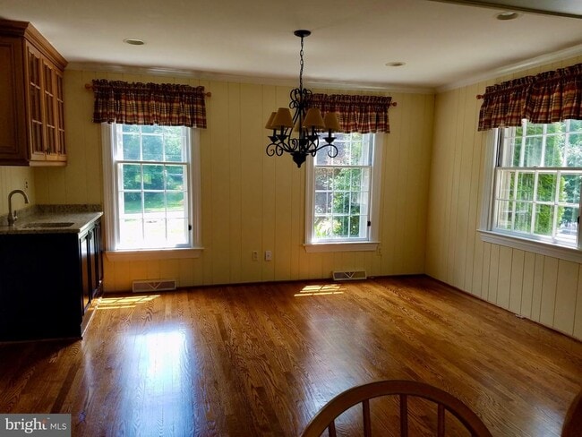 Building Photo - 128 Avon Rd