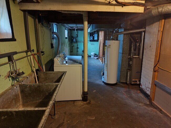 Building Photo - 5423 Rolston Ave