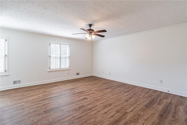 Building Photo - 9630 Pine Thicket Way