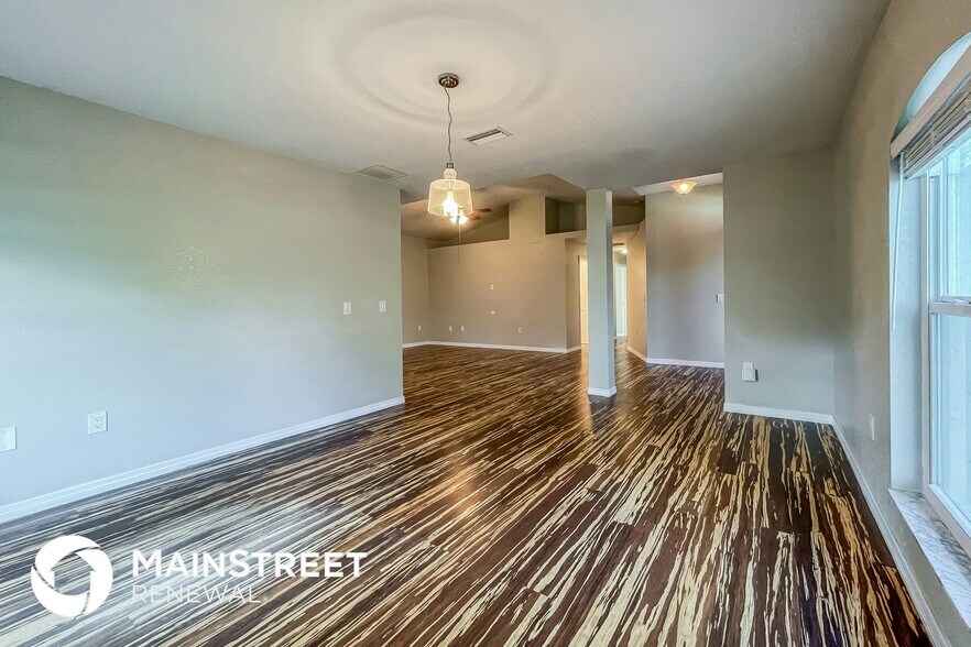 Building Photo - 2712 Lucaya Ave