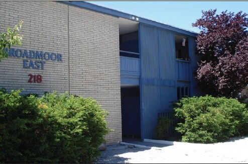 Building Photo - Broadmoor Apartments East