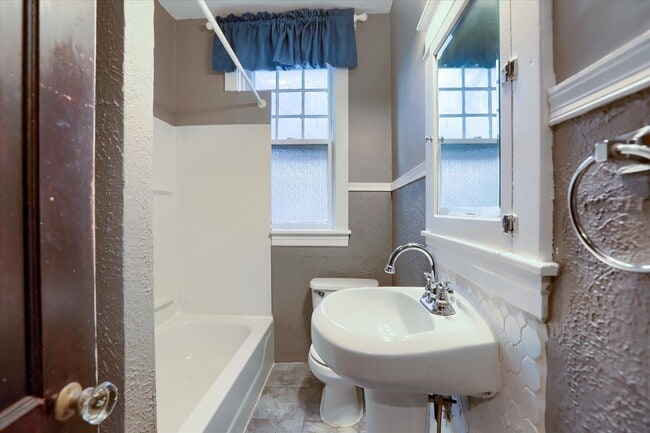 Building Photo - 2038 Market